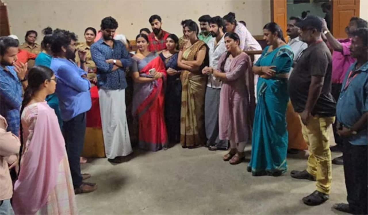 எதிர்நீச்சல் சீரியல் கடைசிநாள் புகைப்படங்கள் வைரல்