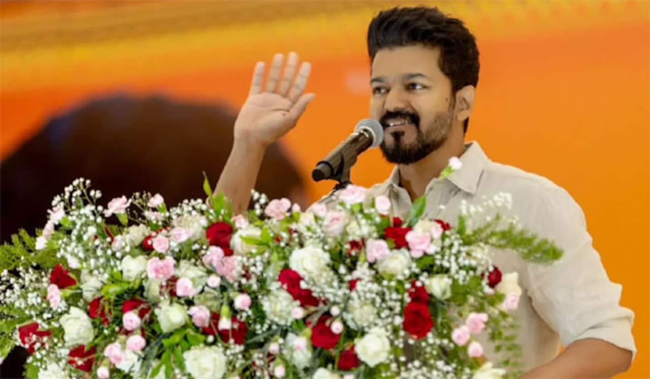 10 - 12-ம் வகுப்பு மாணவர்களுக்கு பரிசளிப்பு விழா : நடிகர் விஜய் அறிவிப்பு