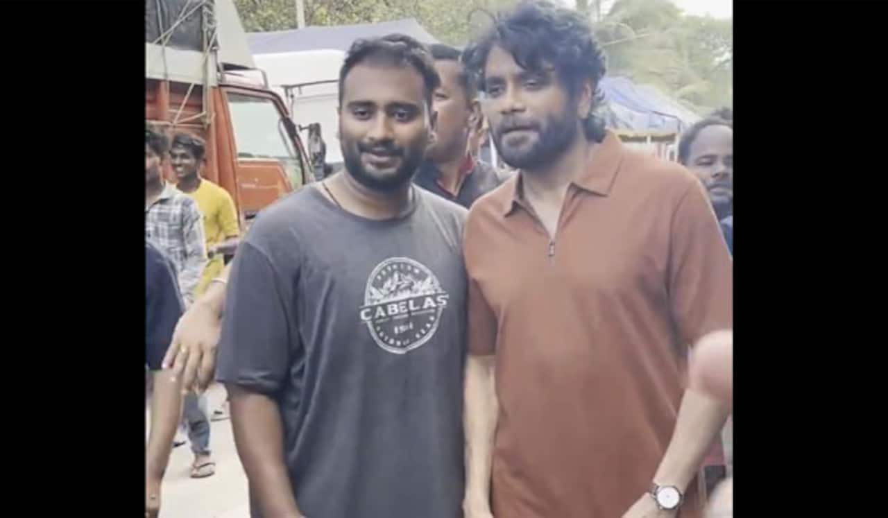 ரசிகர்களுடன் செல்பி எடுத்து சமாளித்த நாகார்ஜூனா