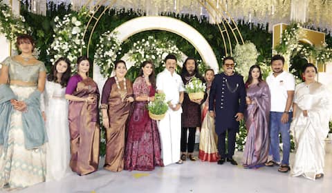 வரலட்சுமியின் திருமண வரவேற்பு : முதல்வர், திரைப்பிரபலங்கள் நேரில் வாழ்த்து
