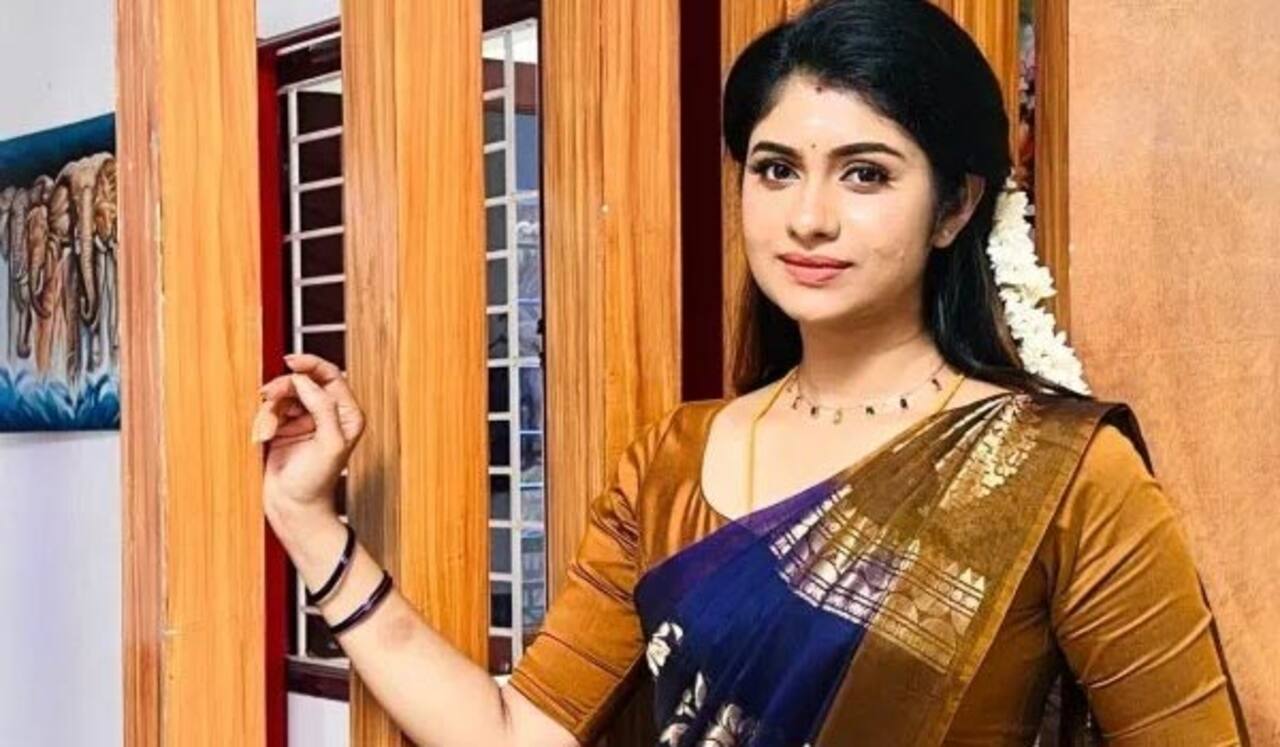 மலராக என்ட்ரி கொடுத்த அஸ்வதிக்கு ரசிகர்கள் வரவேற்பு!