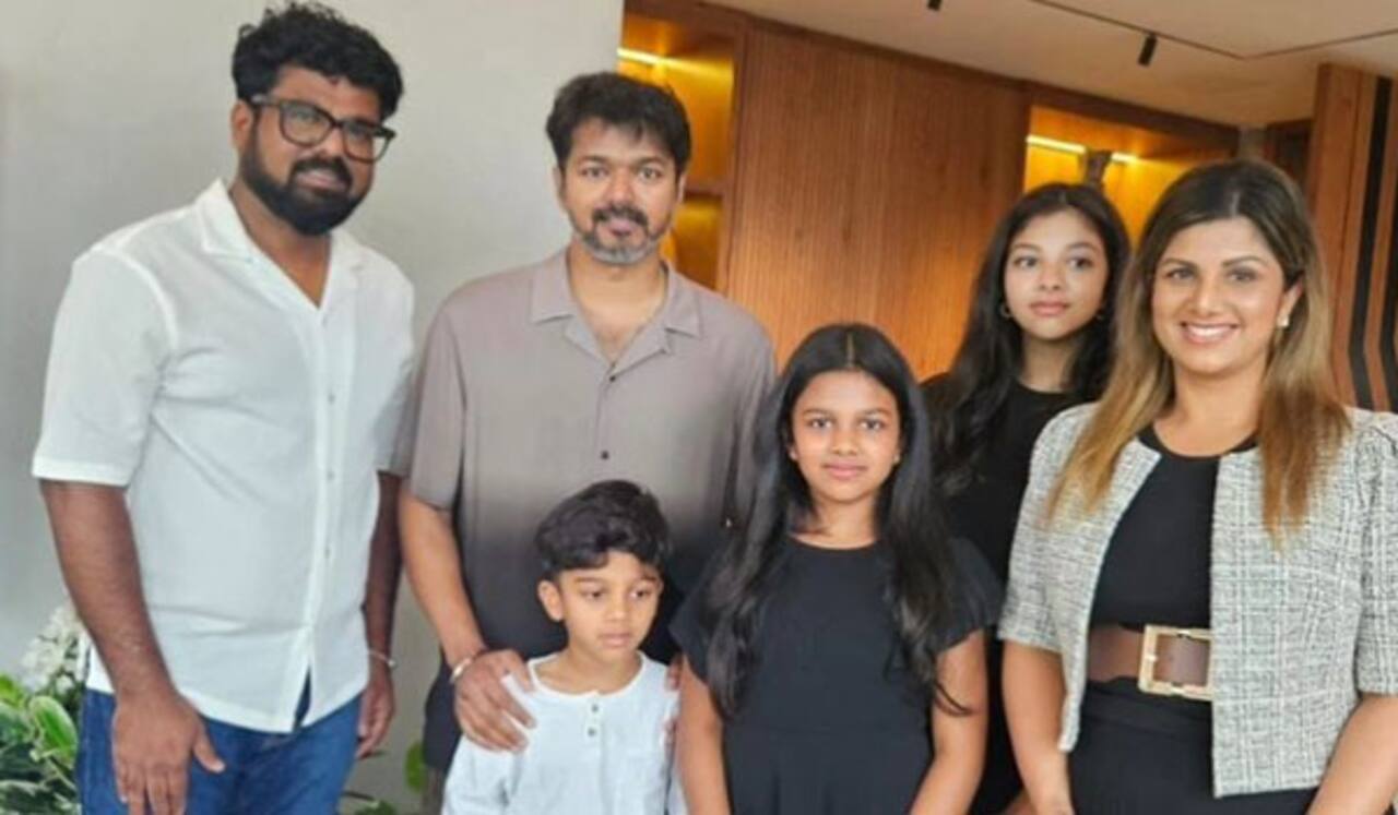 தன் குடும்பத்தினருடன் விஜய்யை சந்தித்த ரம்பா