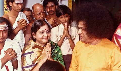 பிளாஷ்பேக் : சத்ய சாய்பாபாவுக்கு வீட்டை தானமாக கொடுத்த அஞ்சலி தேவி