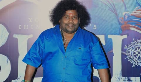 ‛மைக் ஆப் பண்ணிட்டு வெளியே வா: செய்தியாளரிடம் கறாராக பேசிய யோகிபாபு