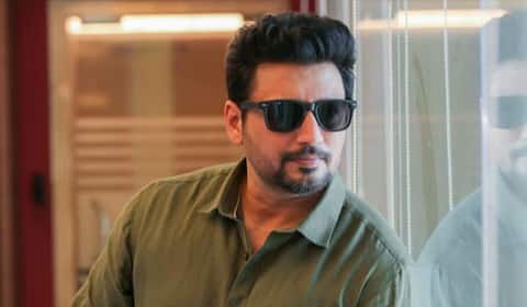 ஹெல்மெட் அணியாமல் பைக் ஓட்டி பேட்டியளித்த பிரசாந்த்திற்கு ரூ.2000 அபராதம்