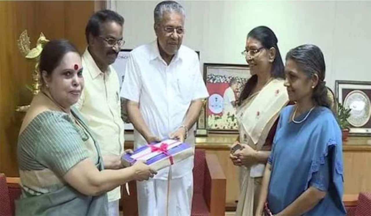 மலையாள சினிமாவில் பெண்கள் சந்திக்கும் பிரச்னைகள் : அதிர்ச்சி தகவலுடன் ஹேமா கமிஷன் அறிக்கை வெளியானது