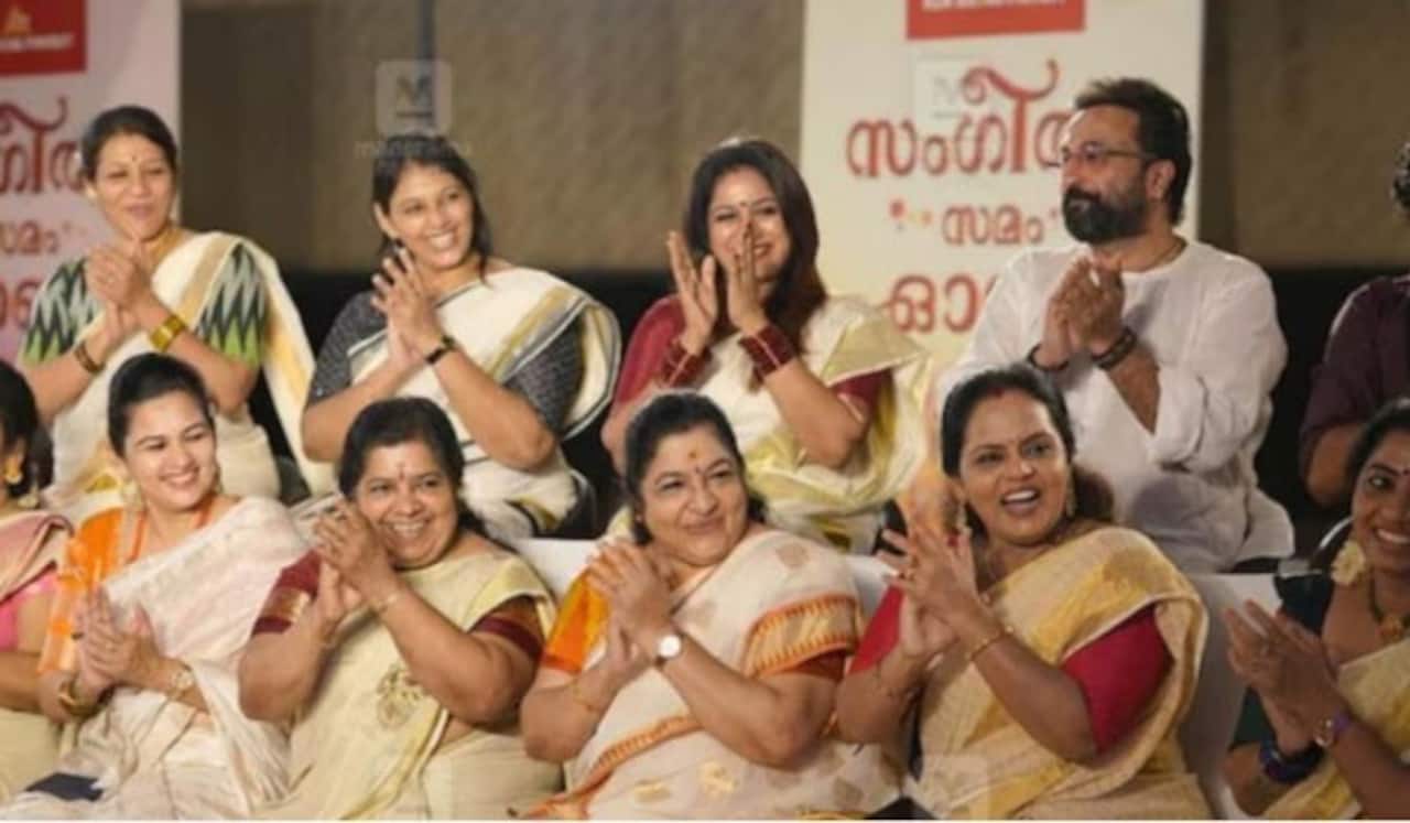 சித்ராவுடன் இணைந்து ஓணம் கொண்டாடிய பின்னனி பாடகிகள்