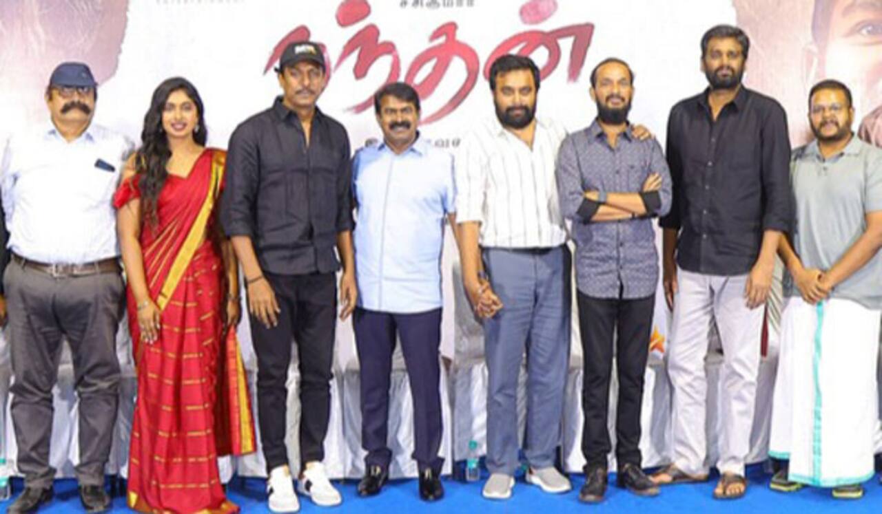 சசிகுமாரை  அடித்து கொடுமைப்படுத்திய இயக்குனர்