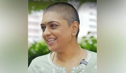 மொட்டைத்தலையுடன் கோலங்கள் ஆனந்தி! என்னாச்சு அவருக்கு?