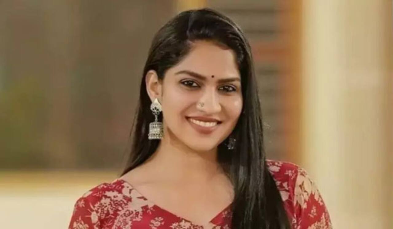நடிகையின் புகார் எதிரொலி : லப்பர் பந்து நாயகி மீது கேரள போலீசார் வழக்கு