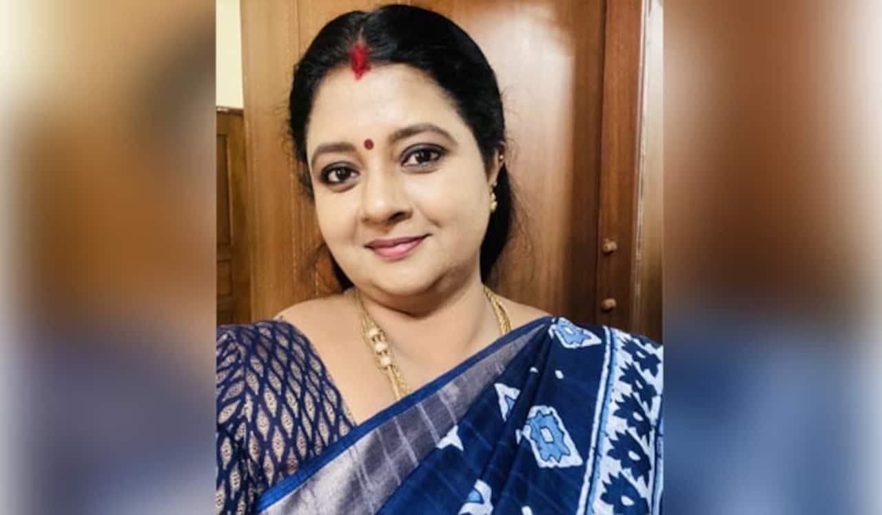 ஏர்போர்ட்டில் வைத்து திட்டுகிறார்கள் - அணிலா வருத்தம்