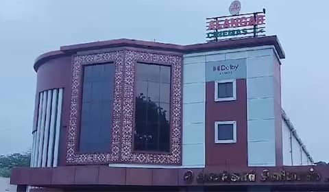 அமரன் படம் ஓடிய தியேட்டர் முன்பு வெடிகுண்டு வீச்சு : நெல்லையில் பரபரப்பு