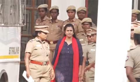 இது ஒரு குற்றமா... - கஸ்தூரிக்கு குரல் கொடுத்த ஒரே நபர் சீமான்