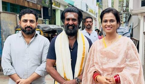 திருச்செந்தூர் கோவிலில் கணவருடன் சூரியை சந்தித்த ரம்யா பாண்டியன்