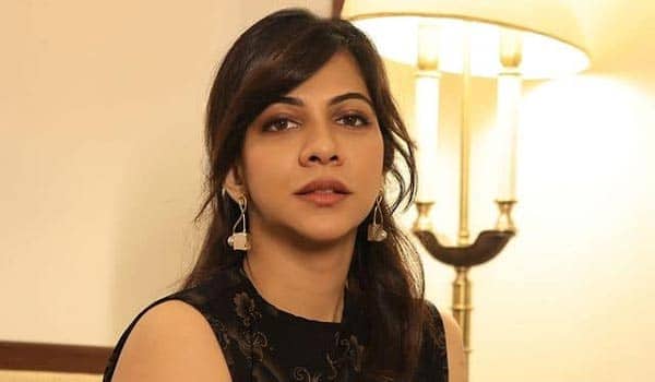 தைரியம் காட்டும் அரசியல்வாதி விஜய்: மடோனா சிறப்பு பேட்டி