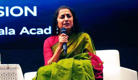 மலையாள சினிமாவில் பெண்களுக்கு பாதுகாப்பு குறைவு : சுஹாசினி திடீர் குற்றச்சாட்டு