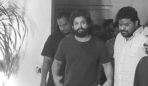 விசாரணையில் வீடியோ பார்த்து கலங்கிய அல்லு அர்ஜுன்