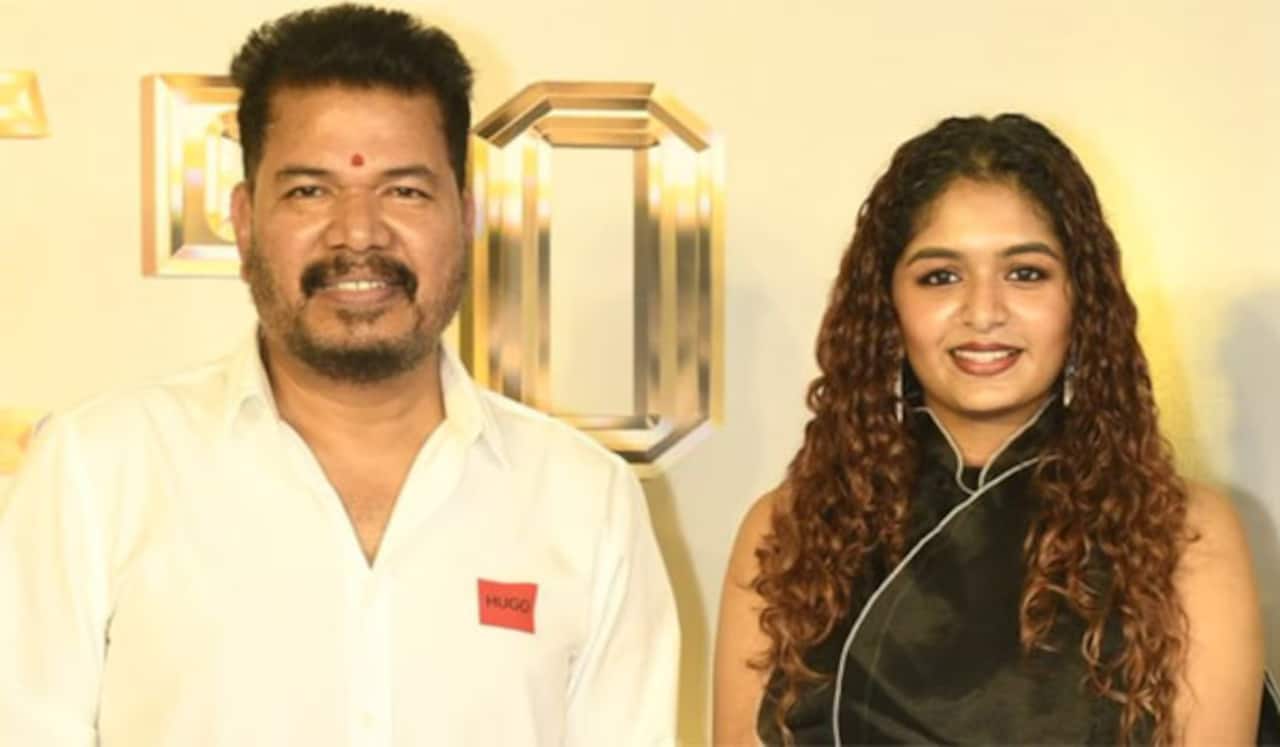 அப்பாவுடன் மோதும் அதிதி ஷங்கர்!