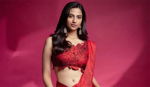 என் சினிமா வாழ்க்கையில் இதுவே முதல் முறை - மீனாட்சி சவுத்ரி