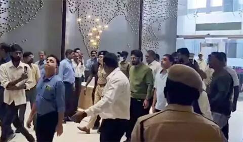 மருத்துவமனையில் சிகிச்சை பெற்று வரும் சிறுவனை நேரில்  நலம் விசாரித்த  அல்லு அர்ஜுன்