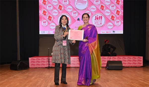 தேவயானியின் முதல் இயக்கத்திற்கு கிடைத்த விருது