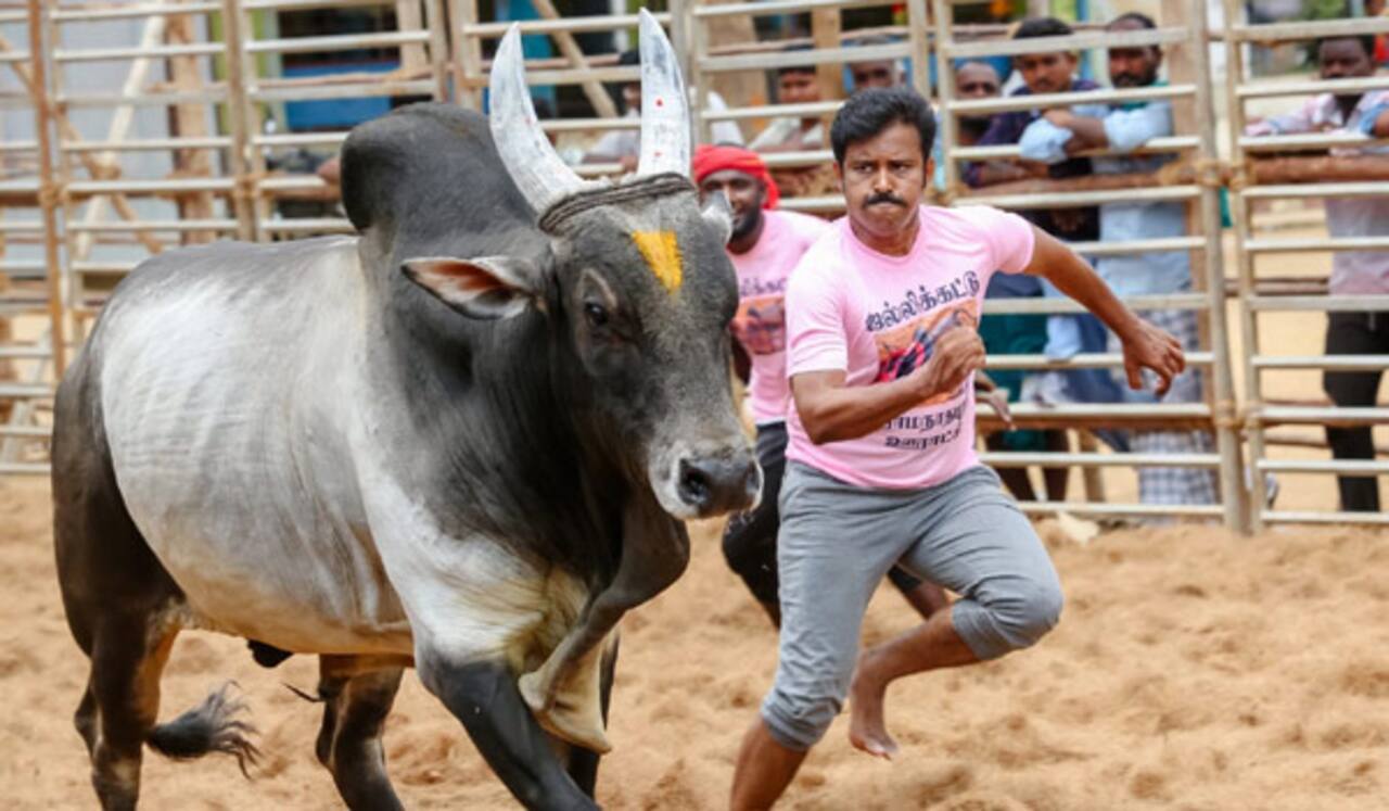 இரட்டை வேடத்தில் நடிக்கும் தினேஷ்