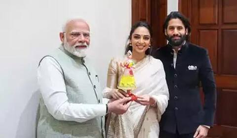 பிரதமர் மோடிக்கு நடன பொம்மைகளை பரிசளித்த நாகசைதன்யா - சோபிதா தம்பதி