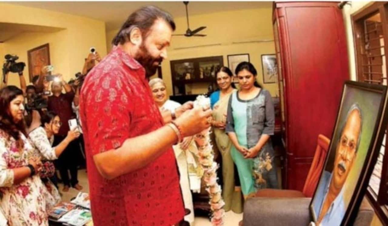எம்.டி வாசுதேவன் நாயர் வீட்டிற்கு சென்று சுரேஷ்கோபி நினைவஞ்சலி