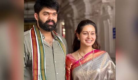 திருமண நிச்சயதார்த்தம் நடந்தது: வருங்கால கணவரின் புகைப்படத்தை வெளியிட்ட நடிகை அபிநயா!