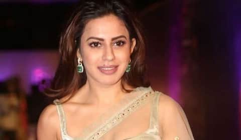 ஏர்போர்ட்டில் தடையின்றி செல்ல தந்தையின் சலுகைகளை ரன்யா ராவ் பயன்படுத்தினார் ; அறிக்கை சமர்ப்பிப்பு