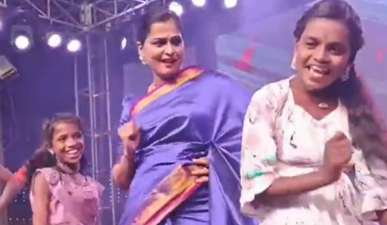 மாரியம்மன் கோவில் விழாவில் பாட்டு பாடி நடனமாடிய ரம்யா நம்பீசன்!