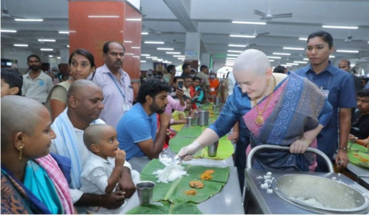மகனுக்காக திருப்பதியில் முடி காணிக்கை செலுத்தி அன்னதானம் செய்த பவன் கல்யாண் மனைவி