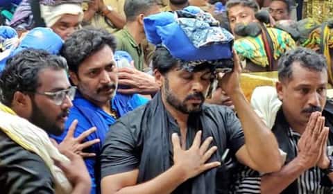 இருமுடி கட்டி சபரிமலை சென்ற நடிகர்கள் கார்த்தி, ரவி மோகன்