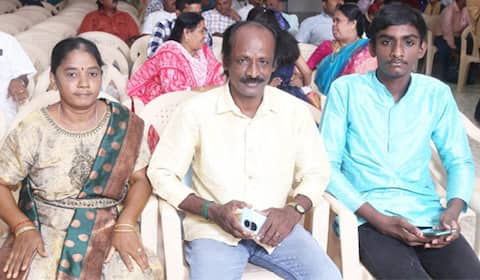 கல்வி தான் ஏணிப்படி... எங்க குடும்பத்தின் முதல் பட்டதாரி ஆகப் போறான் : மகன் குறித்து முத்துகாளை உருக்கம்