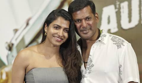 விஷால், சாய் தன்ஷிகா வயது வித்தியாசத்தை ஆராயும் ரசிகர்கள்!!