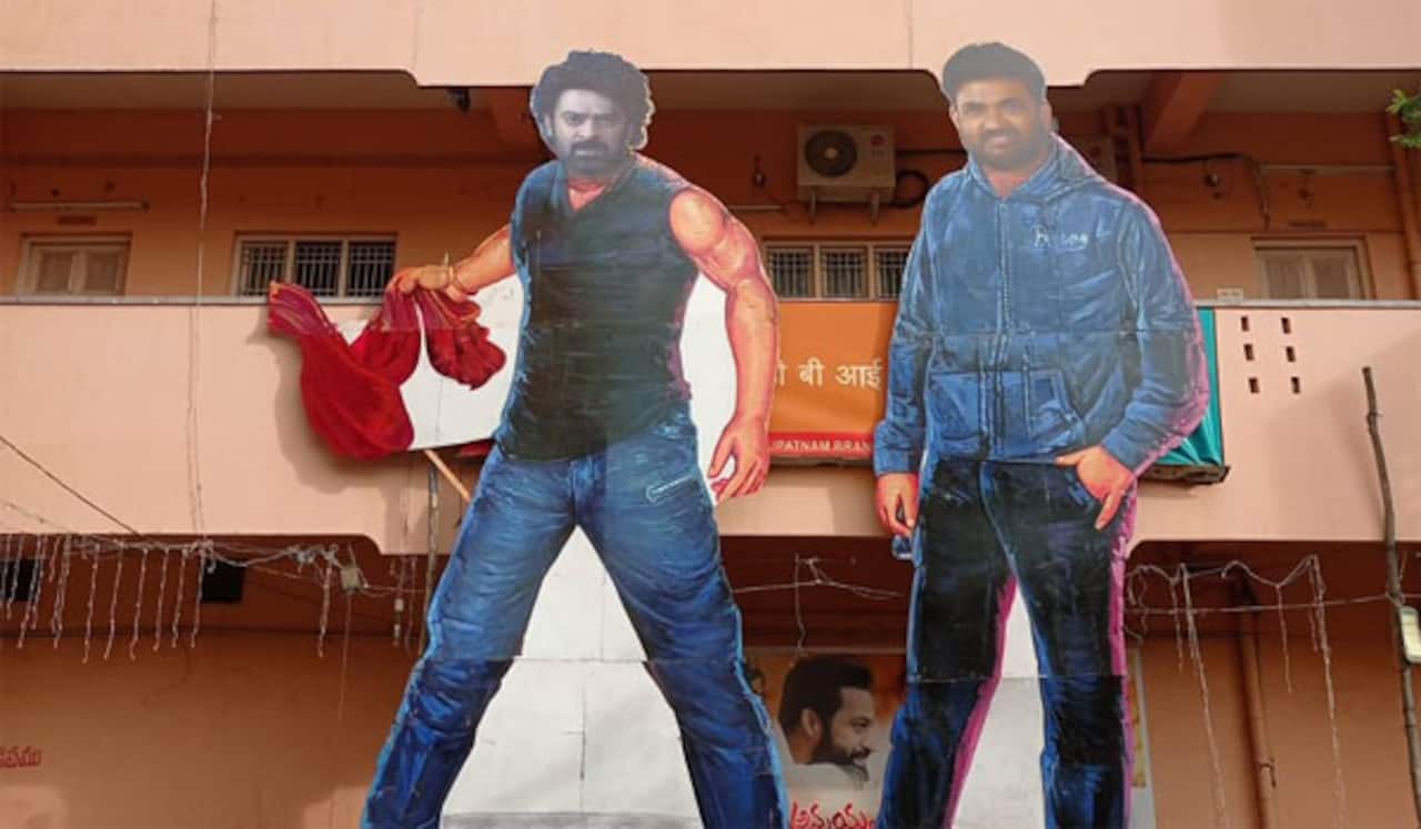 வாழைப்பழக் கடை நடத்தியவரின் மகன் இன்று பிரபாஸ் பட இயக்குனர்