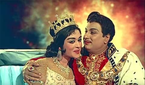 எம்ஜிஆர் - சரோஜா தேவி இணைந்து நடித்த 26 படங்கள்