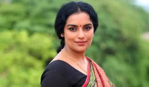 ஸ்வேதா மேனன் மீது எப்ஐஆர் பதிவு ; நடிகர் சங்கத் தேர்தலில் போட்டியிட விடாமல் தடுக்கும் முயற்சியா?