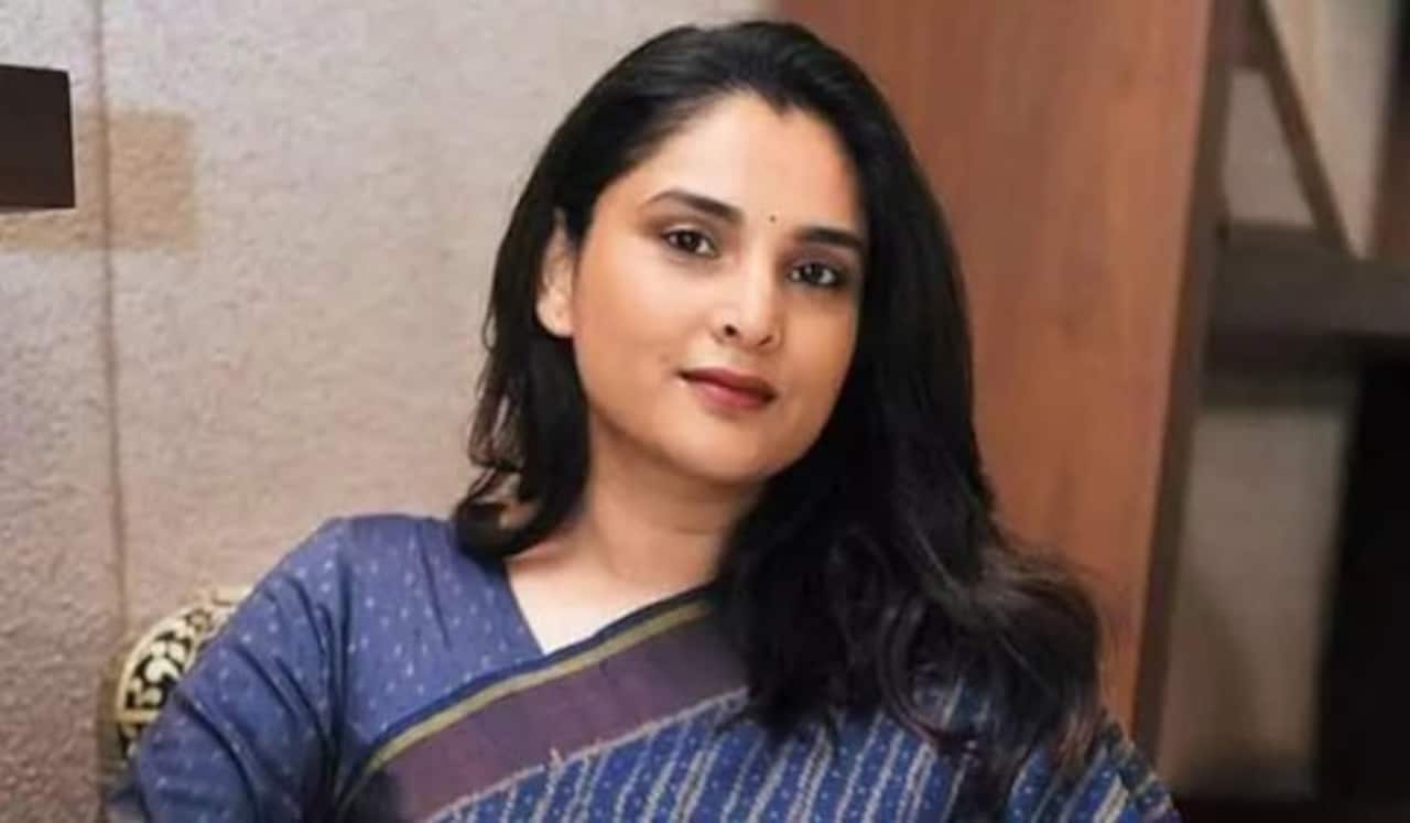 நடிகை ரம்யா மீது அவதூறு தாக்குதல் : இதுவரை நடிகர் தர்ஷினின் 12 ரசிகர்கள் கைது