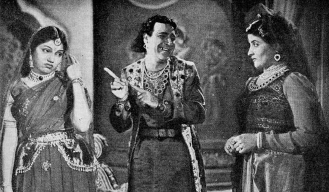 பிளாஷ்பேக் : ஒரே நேரத்தில் மூன்று மொழிகளில் படம் இயக்கிய பெண் இயக்குனர்