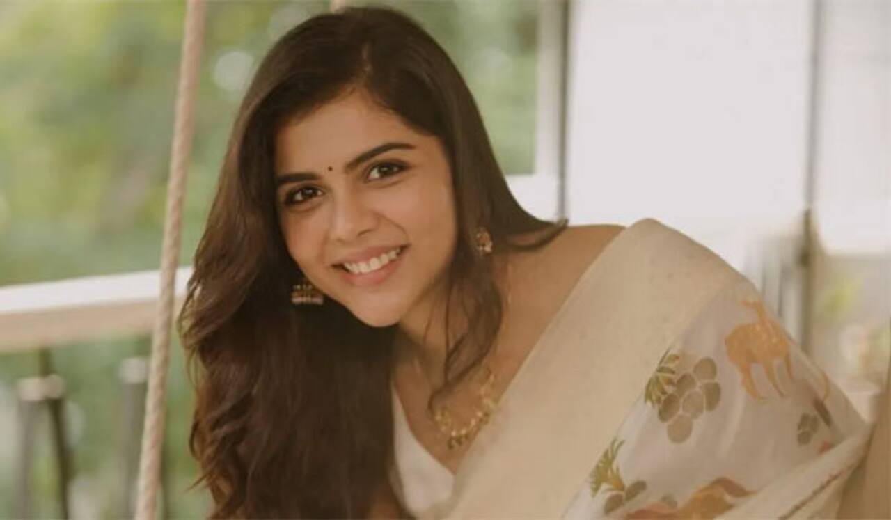 புகழ்ச்சியை தலையில் ஏற்றிக் கொள்ள மாட்டேன்! : கல்யாணி பிரியதர்ஷன்