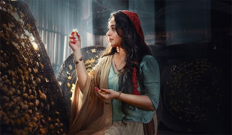 அனுஷ்கா பிறந்தநாளில் வெளியான கதனார் படத்தின் அழகிய போஸ்டர்!