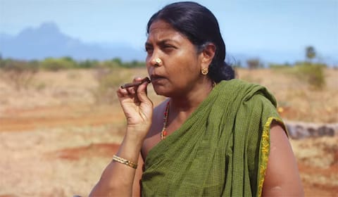 பீடி, சுருட்டு குடிக்க பயிற்சி எடுத்த கீதா கைலாசம்
