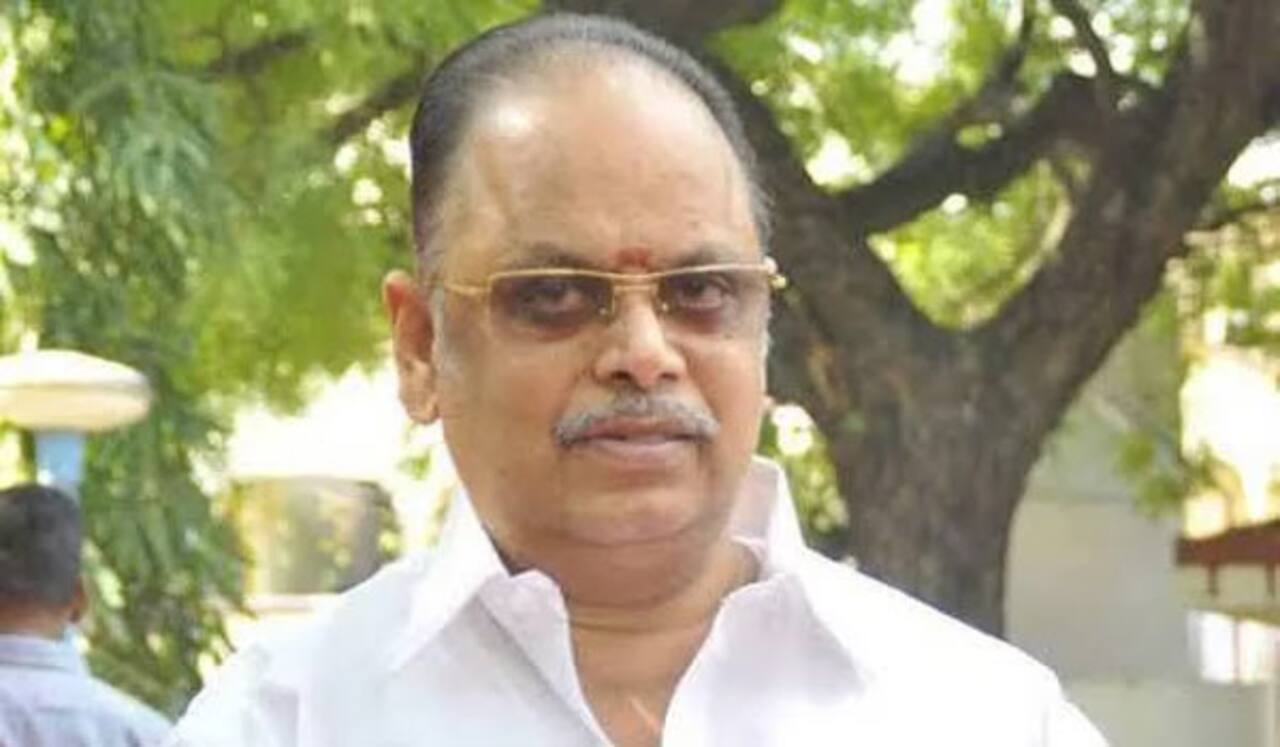குடும்பங்கள் கொண்டாடிய படங்களின் இயக்குனர் வி சேகர் காலமானார்
