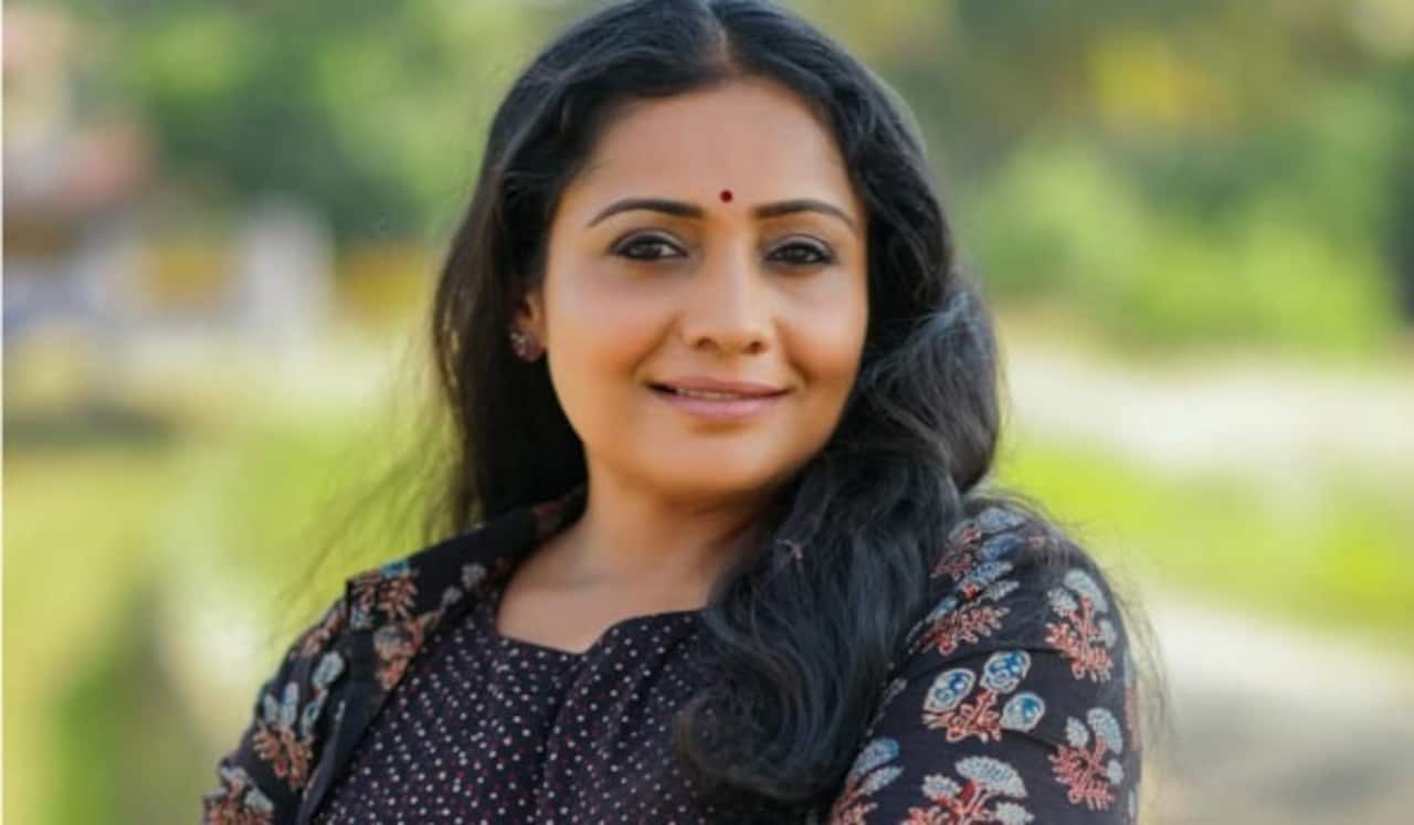 நான் இப்போ சிங்கிள் : மூன்றாவது கணவரை பிரிந்த பிறகு நடிகை மீரா வாசுதேவன் அறிவிப்பு