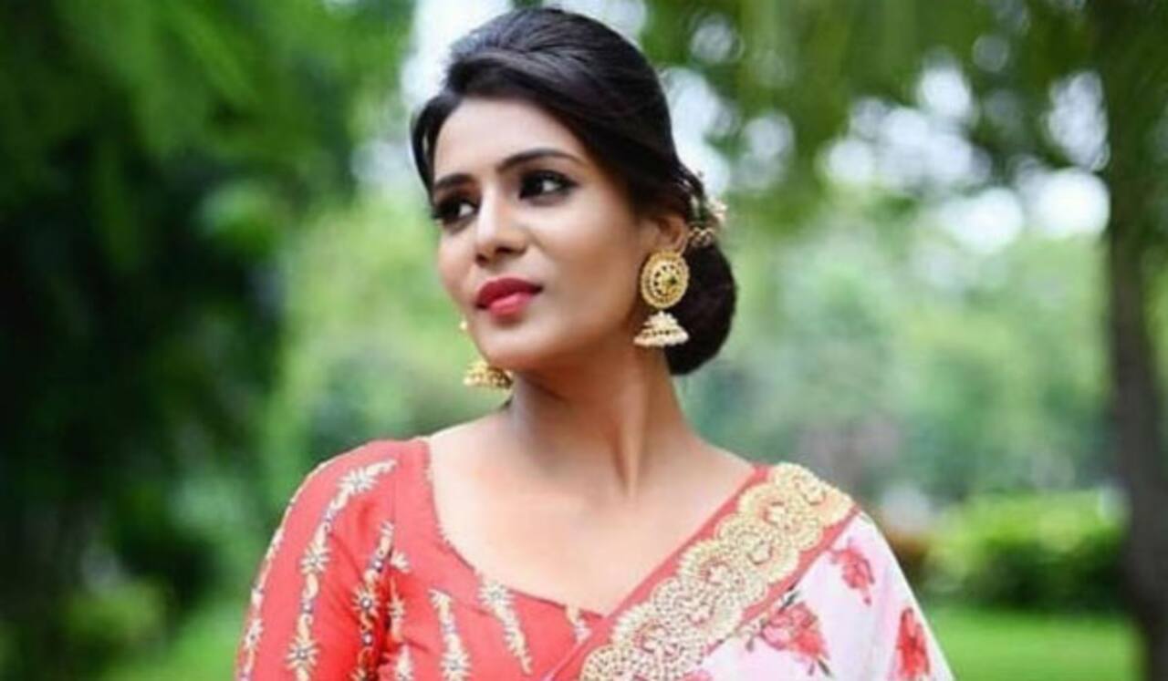மீரா மிதுன் மீதான வன்கொடுமை வழக்கை தள்ளுபடி செய்ய கோர்ட் மறுப்பு