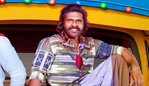 விஜயகாந்த் மகனை வாழ்த்த மனம் இல்லையா? கவுரவம், ஈகோ தடுக்கிறதா?