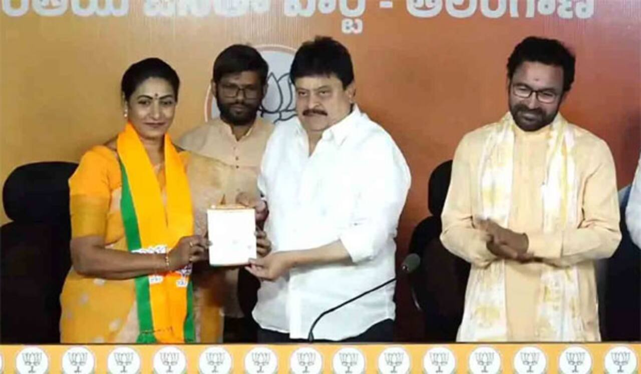 மத்திய அமைச்சர் முன்னிலையில் பா.ஜ.,வில் இணைந்த நடிகை ஆம்னி!