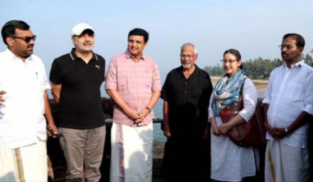 30 வருடம் கழித்து கேரள துறைமுகத்திற்கு விசிட் அடித்த பம்பாய் படக்குழு