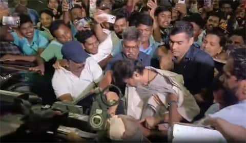 விமான நிலையத்தில் தடுமாறி விழுந்த விஜய்